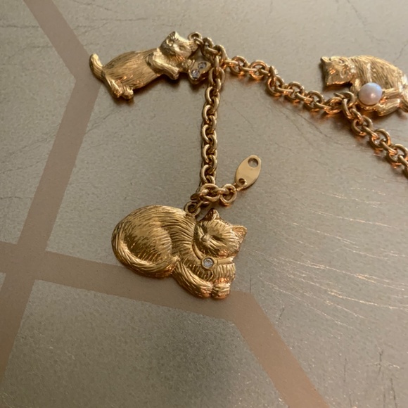 Avon Playful Charming 4 CATS Gold Tone Charm Bracelet - Picture 5 of 8